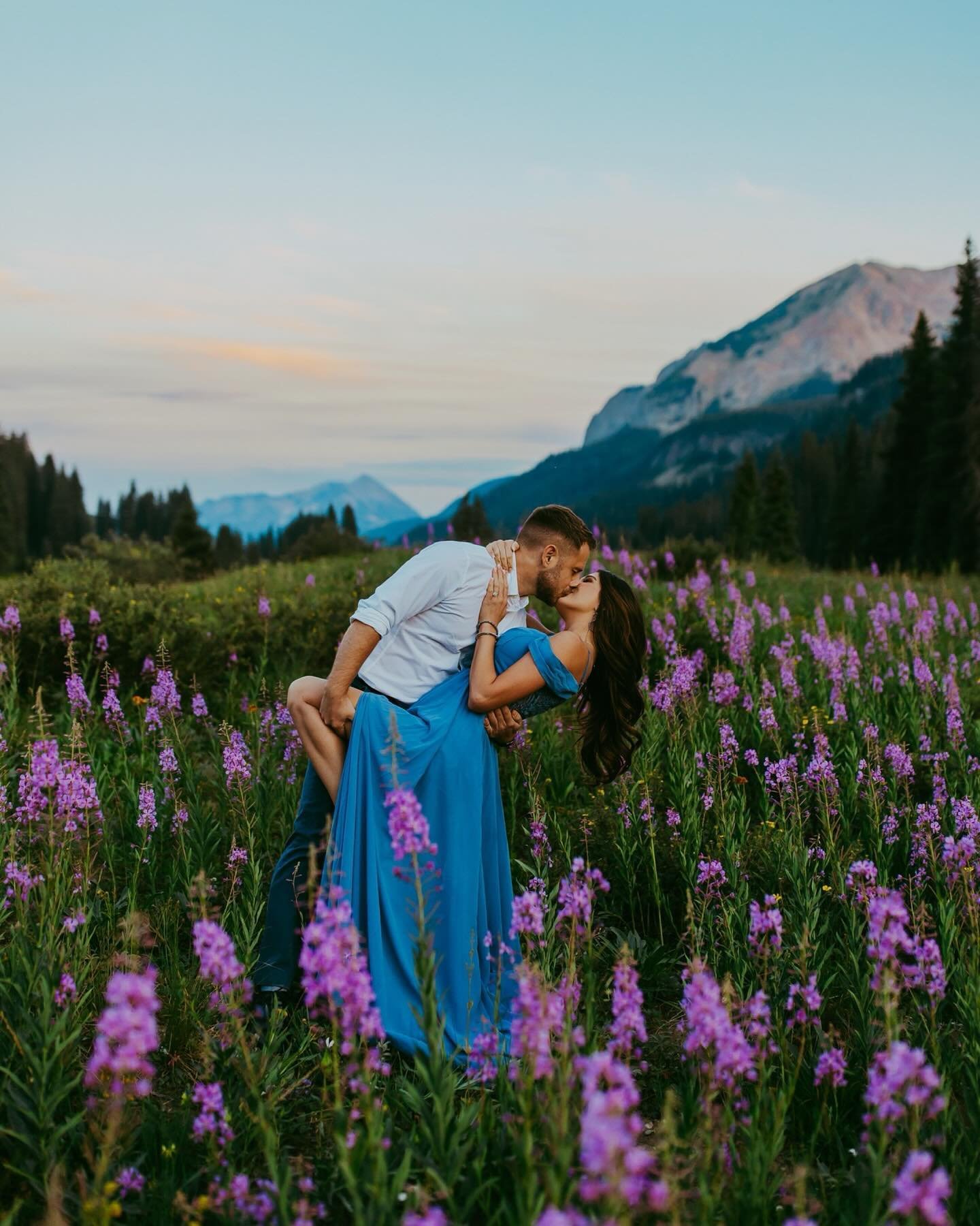 💐 2024 WILDFLOWER SEASON 💐

Are you wanting to be surrounded by gorgeous colorful blooms on your elopement day? Here&rsquo;s some tricks to getting the timing right so you can experience the super bloom this year!

BEST TIME OF YEAR:
The wildflower