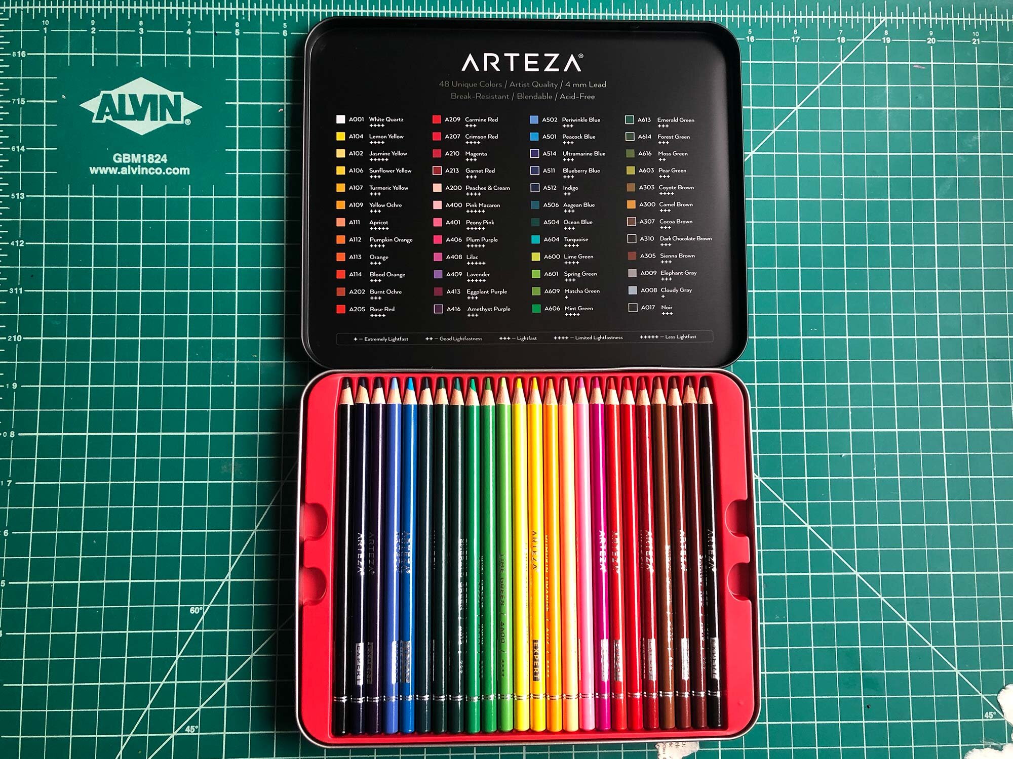Arteza Expert 48 Count Tin has two stacking plastic trays