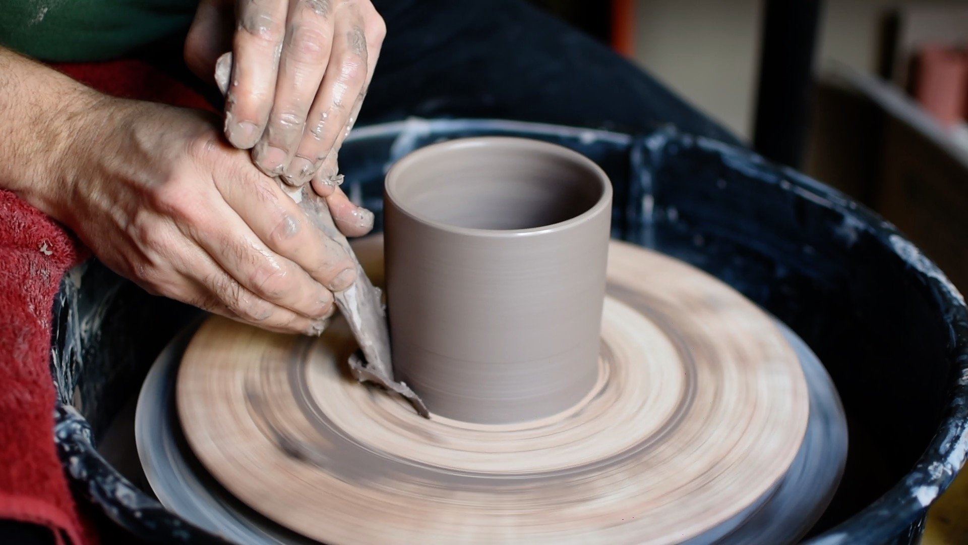 Throwing a Clay Cylinder on the Potters Wheel : 22 Steps (with Pictures) -  Instructables