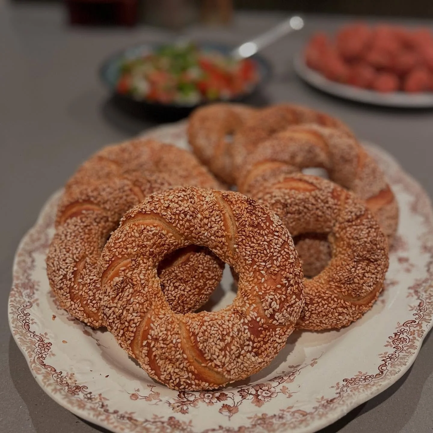First crack at some Turkish Simit breads courtesy @ozlems_turkish_table. Sesame encrusted goodness! 
.
.
.
#baking #turkishfood #bread