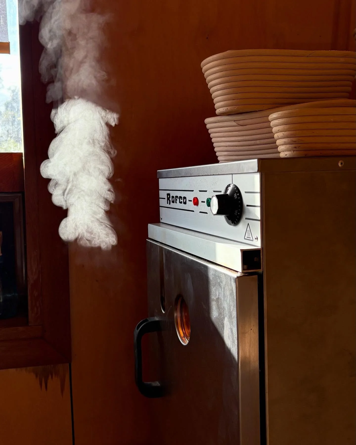 Great pic of the #rofco doing its thing. Thanks @wato_harry.
.
.
.
#rofcob10 #breadoven #sourdough #realbread #crust #naturallyleavened #baking