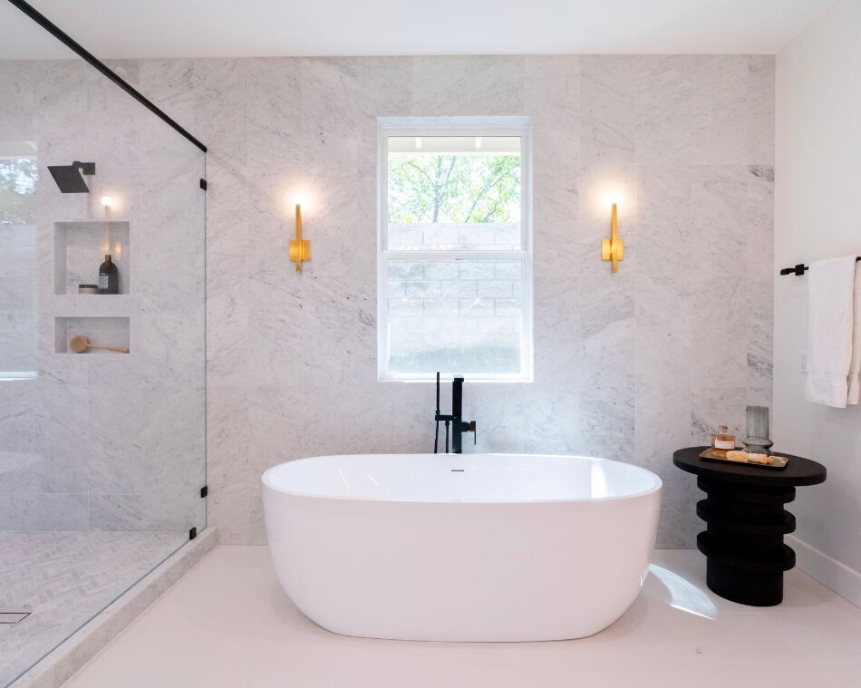 I mean we are not sad about how this master bathroom turned out!! So in love, especially with the marble wall! ​​​​​​​​
 #swankdesign #swoonhome #sonrisaproject #interiordesign #masterbathroomdesign #blackandwhitebathroom #coronadesignproject