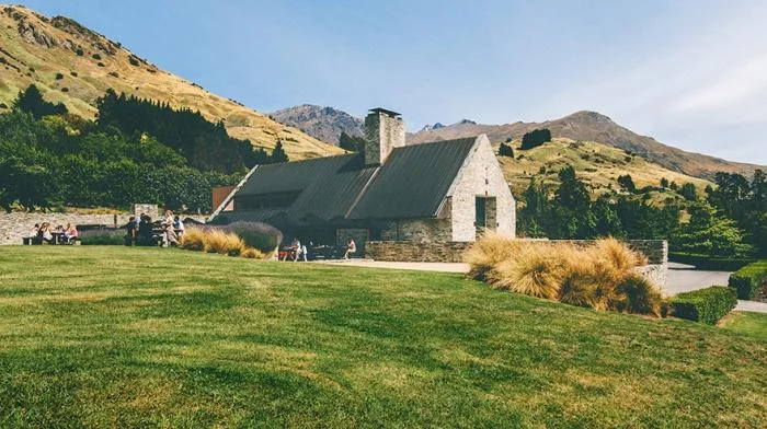 img_The-Amisfield-Cellar-Door-Bistro-building_lowres_credit-Shantanu-Starick.jpg