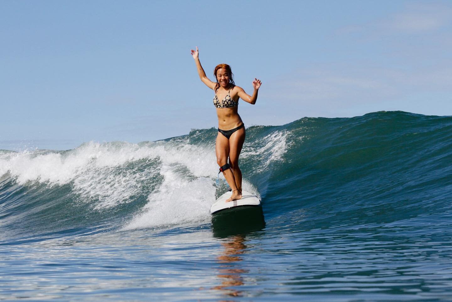 Fun waves with @katanasurf longboard in Medewi, Bali🇮🇩

🏄🏽&zwj;♀️ @yomi.tw 
📸 @dayfocus_photos