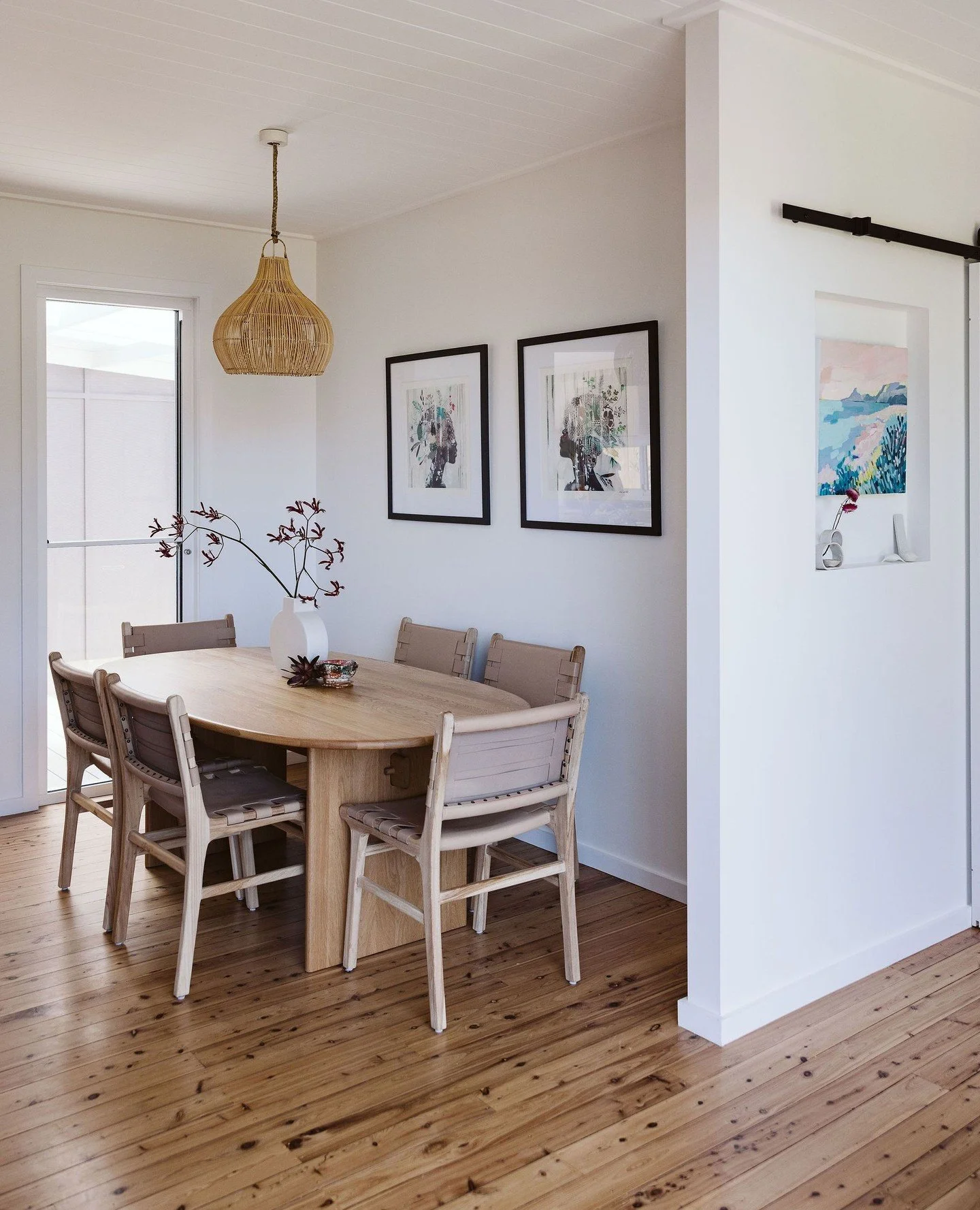 At South Coast Styling, we take the guesswork (and the overwhelm) out of furniture sourcing and styling. From selecting the perfect dining table to choosing complementary chairs, artwork, and finishes, every detail is thoughtfully curated to suit you