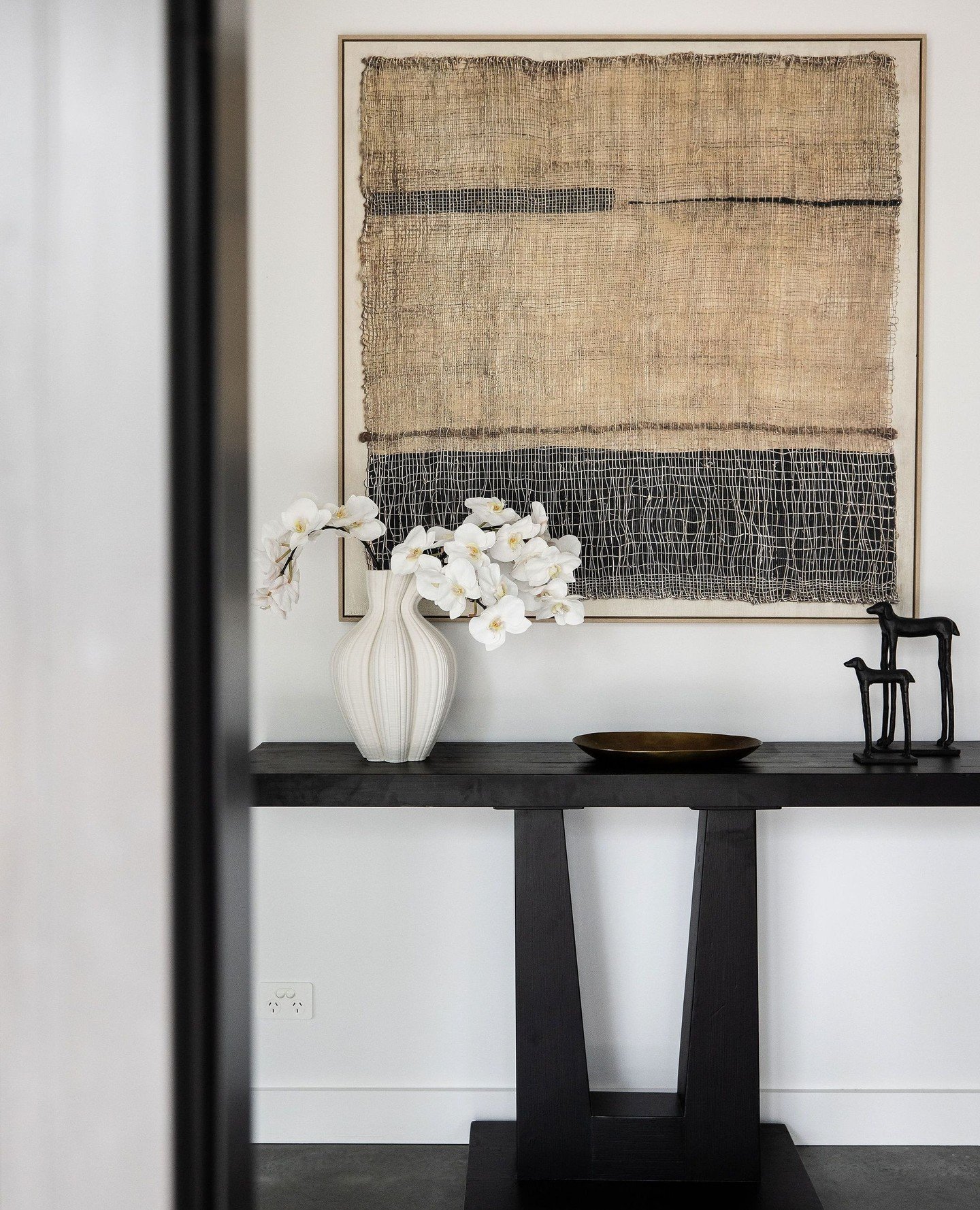 First impressions start here 🤍⁠
A considered entry sets the tone for the entire home &mdash; welcoming, calm and effortlessly styled.⁠
⁠
⁠
#southcoastpropertystyling⁠
#propertystyling⁠
#homestaging⁠
#stagedhomes⁠
#stylingtosell⁠
#realestatestyling⁠
