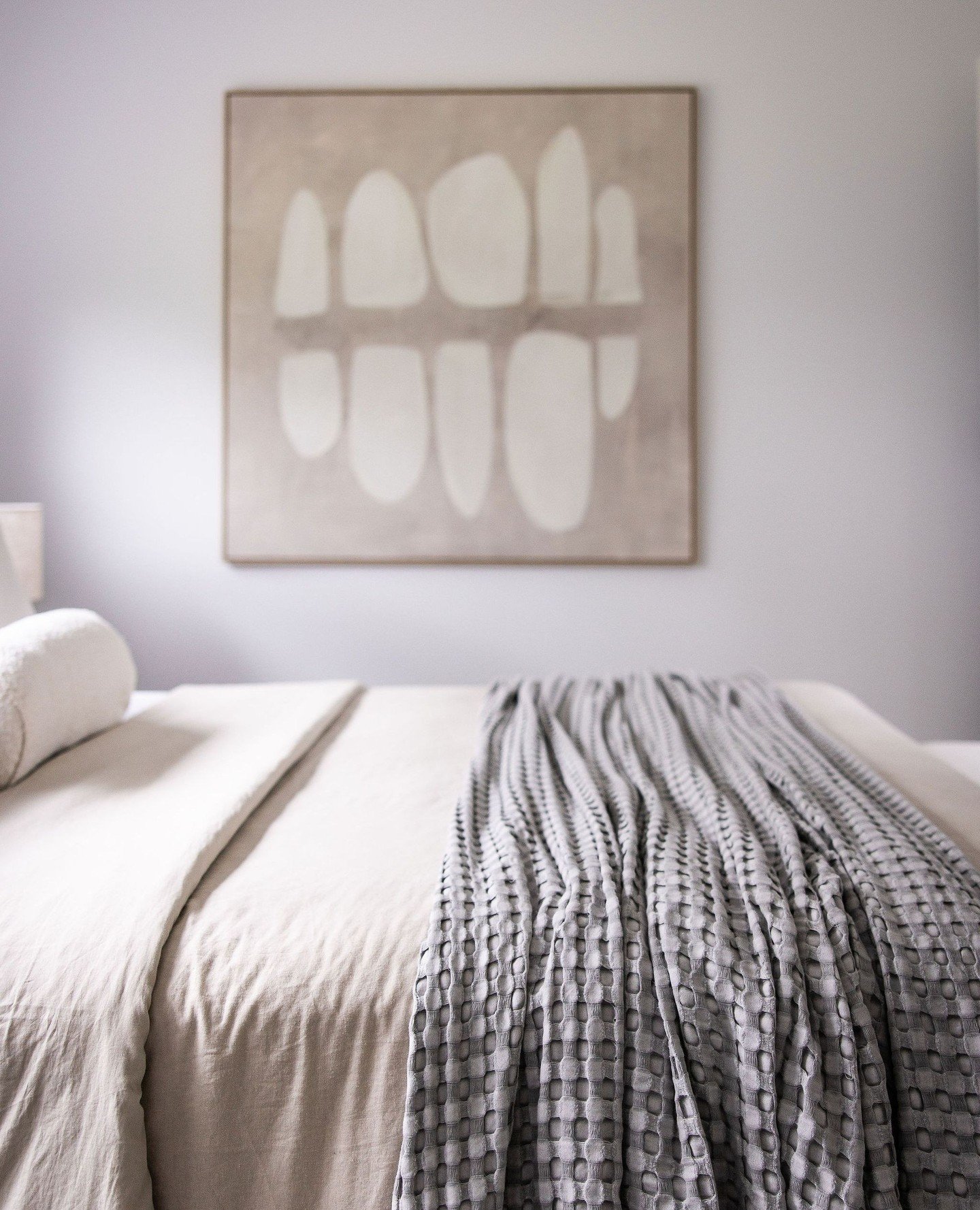 Soft layers, calming tones and thoughtful styling create a restful, inviting space.⁠
⁠
⁠
#southcoastpropertystyling⁠
#propertystyling⁠
#homestaging⁠
#stagedhomes⁠
#stylingtosell⁠
#realestatestyling⁠
#propertystylist⁠
#interiorstyling⁠
#southcoastnsw⁠