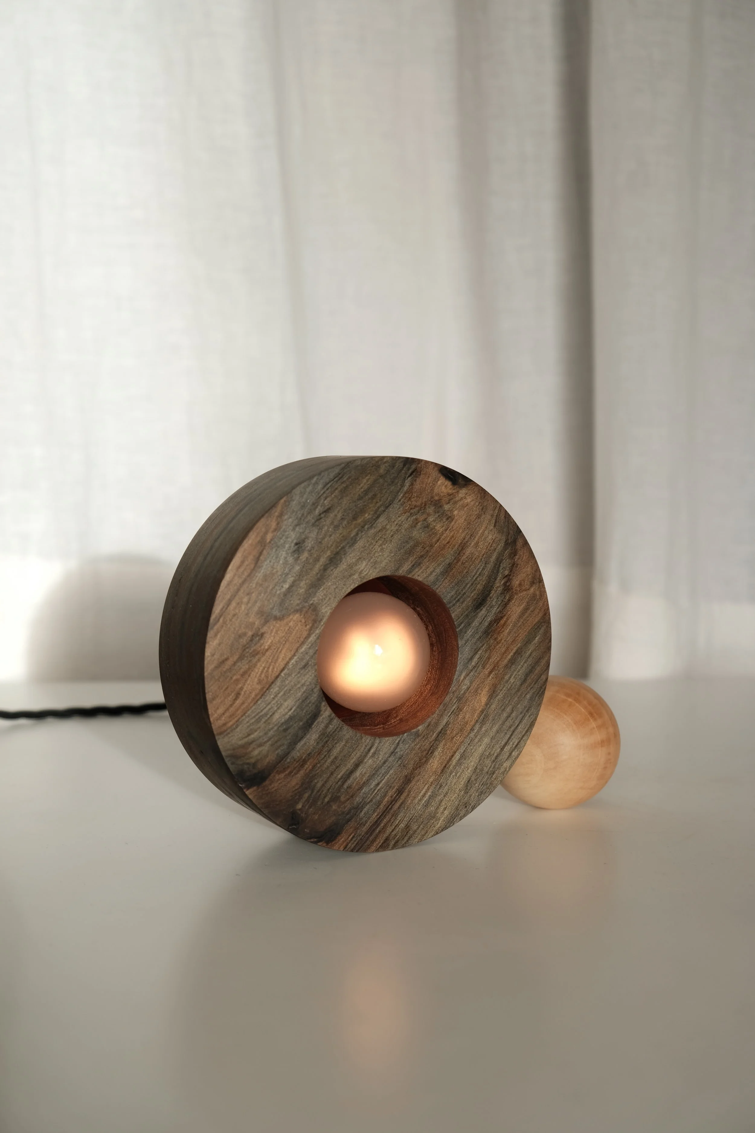 1985 2019 / TABLE LIGHT