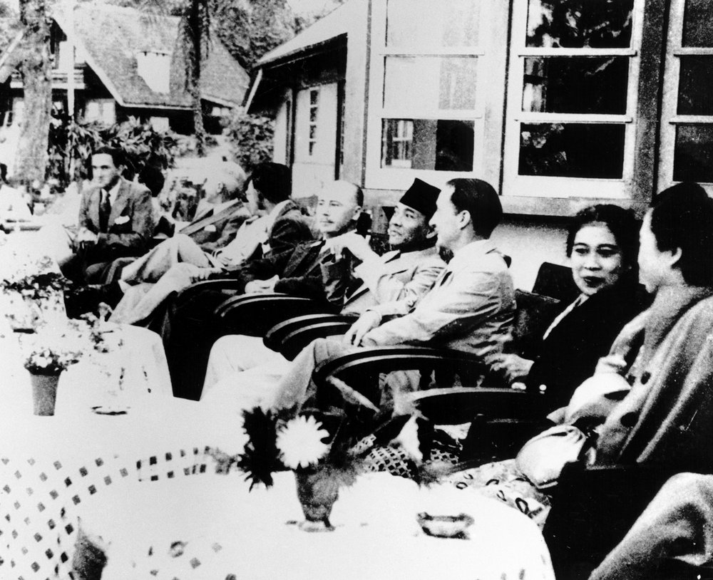 Relaxing with President Sukarno