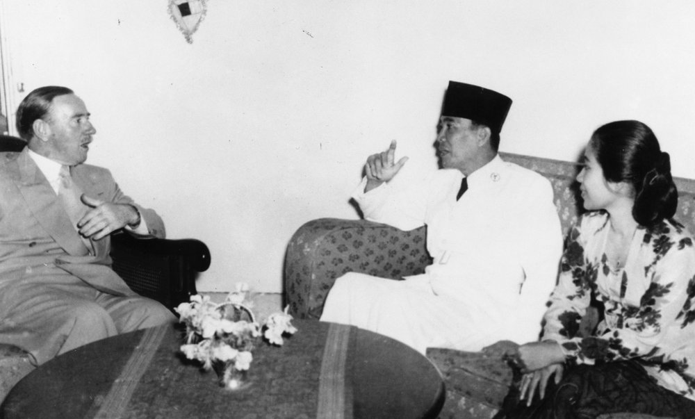 President Sukarno receives the Australian Minister for external Affairs