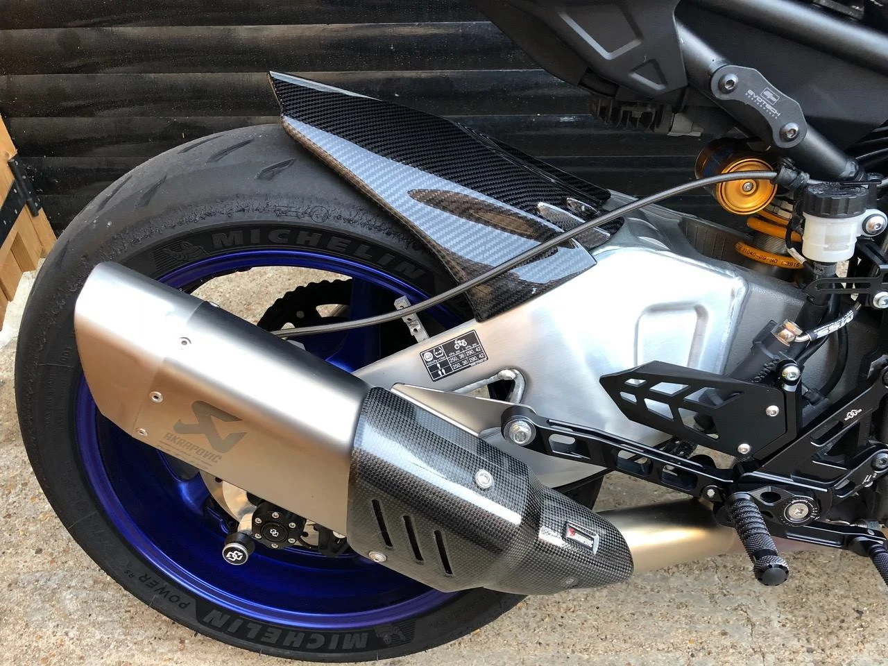 MT10 with V2 Rear Hugger_2.jpg