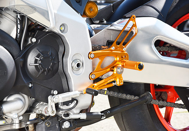 17RSV4_rearsets_fitL1.jpg