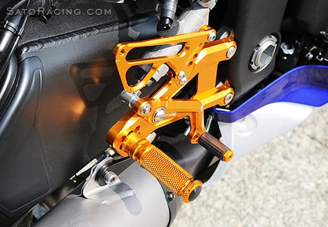 yamahaR6_17_raceconcept_rearsets_gold_fitR2.jpg