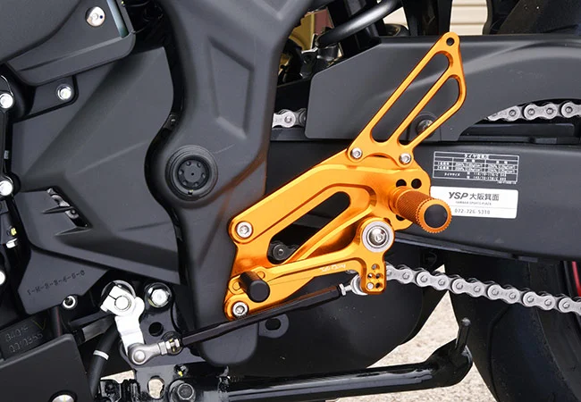 yamahaR3_rearsets_gold_fitL1.jpg