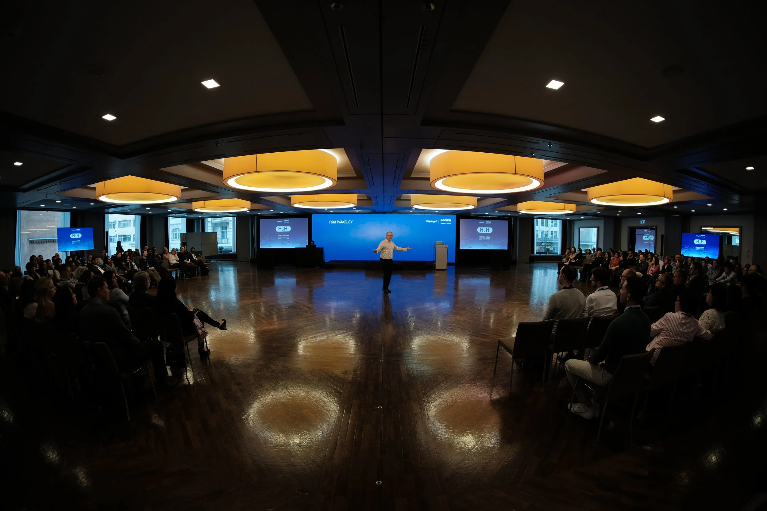 Tom Wakeley // The Singing Whisperer