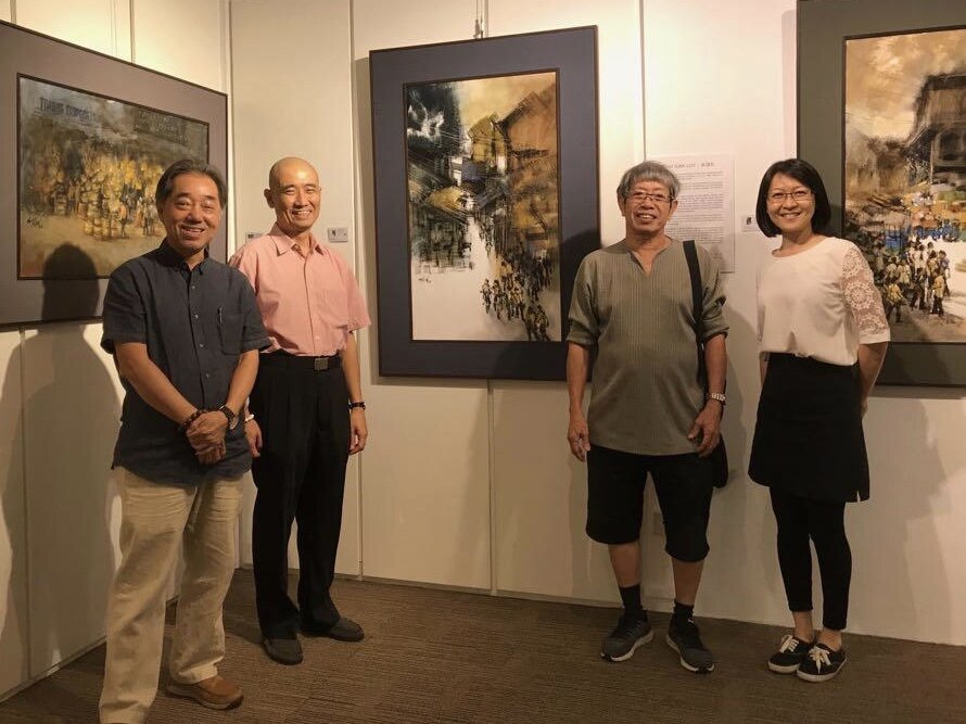  Mr Eng Siak Loy (second from right) and Mr Terence Teo (First from left) with collectors at the show in 2018  