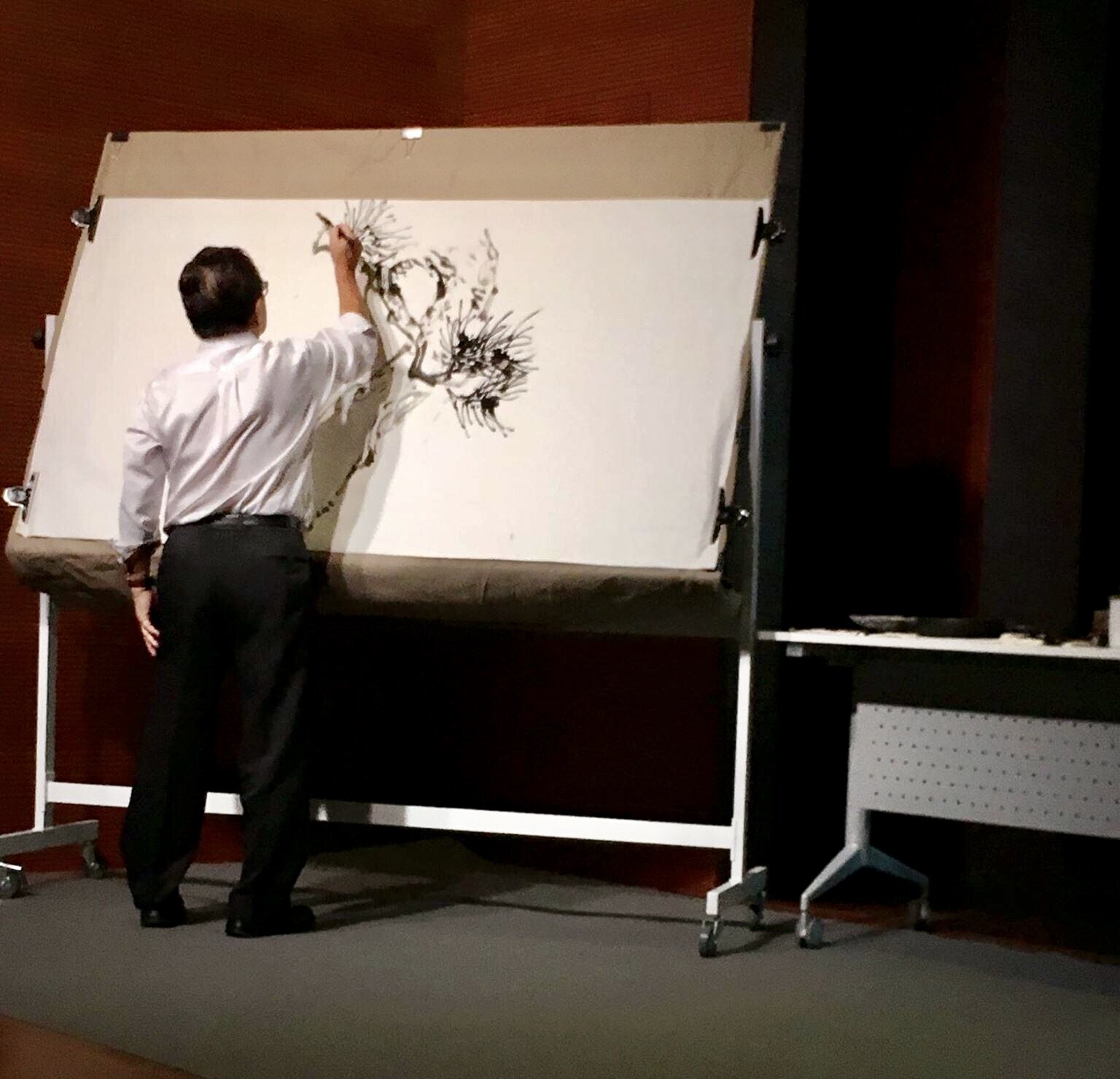  Mr Nai Swee Leng carrying out a live painting demonstration at the National Gallery Singapore  