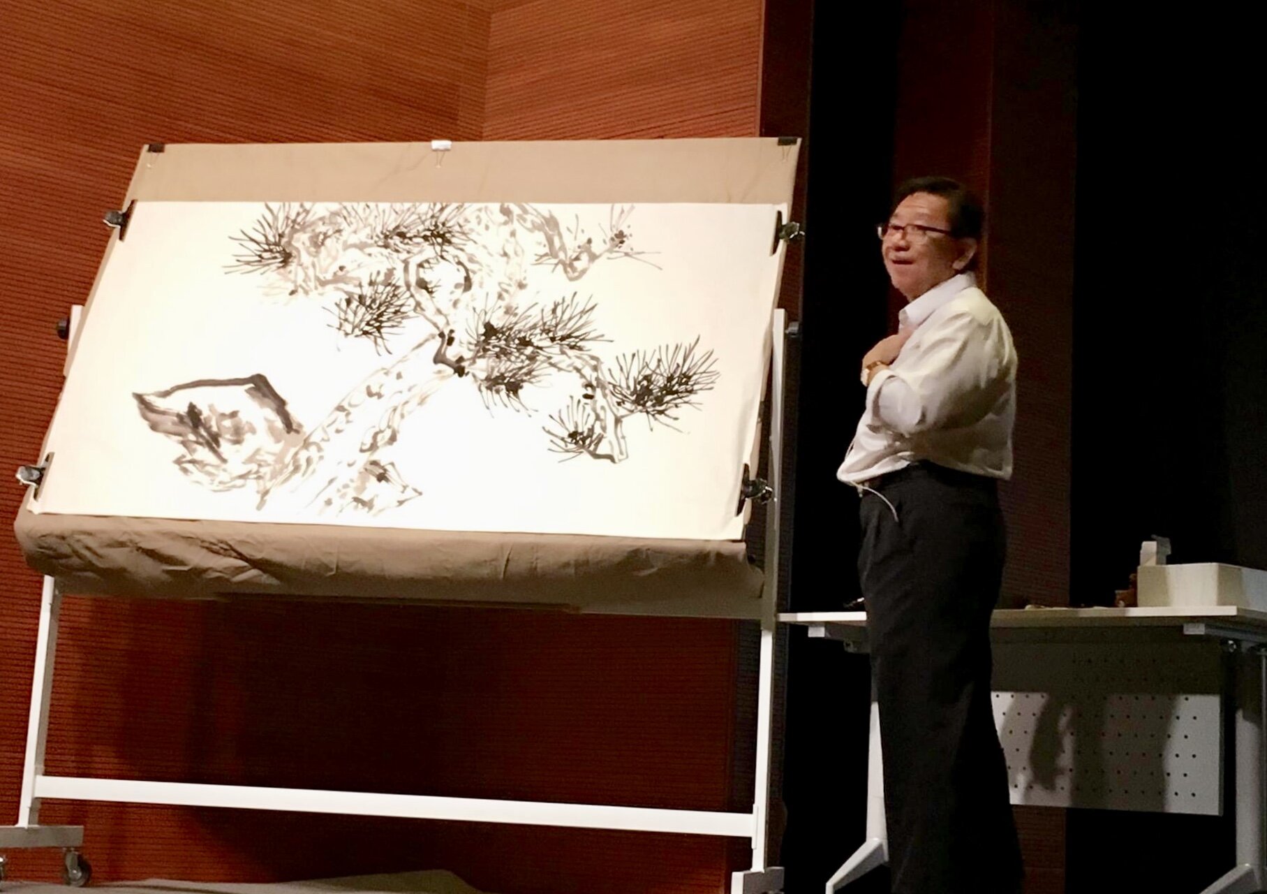  Mr Nai Swee Leng carrying out a live painting demonstration at the National Gallery Singapore 