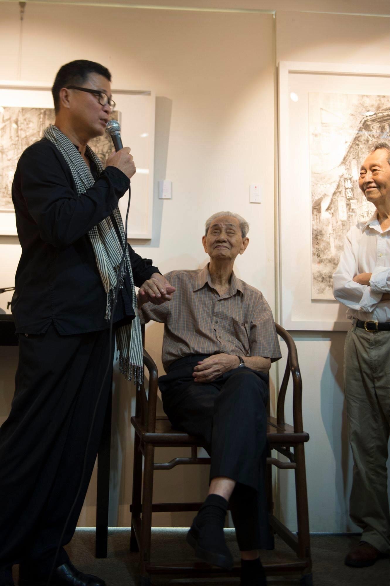 Mr Lim Tze Peng at Mr Tung Yue Nang's solo exhibition 