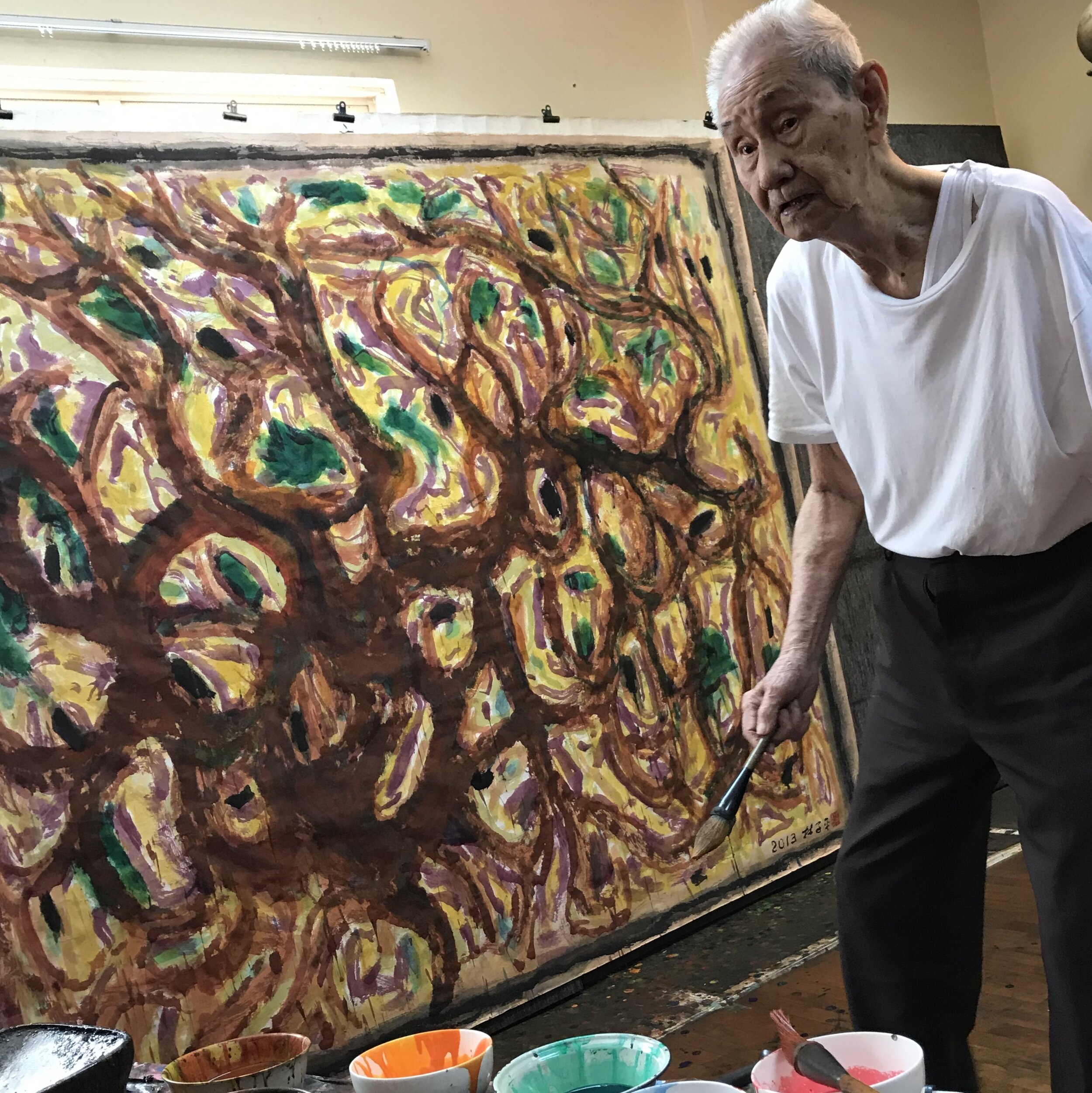 Mr Lim Tze Peng painting in his studio 