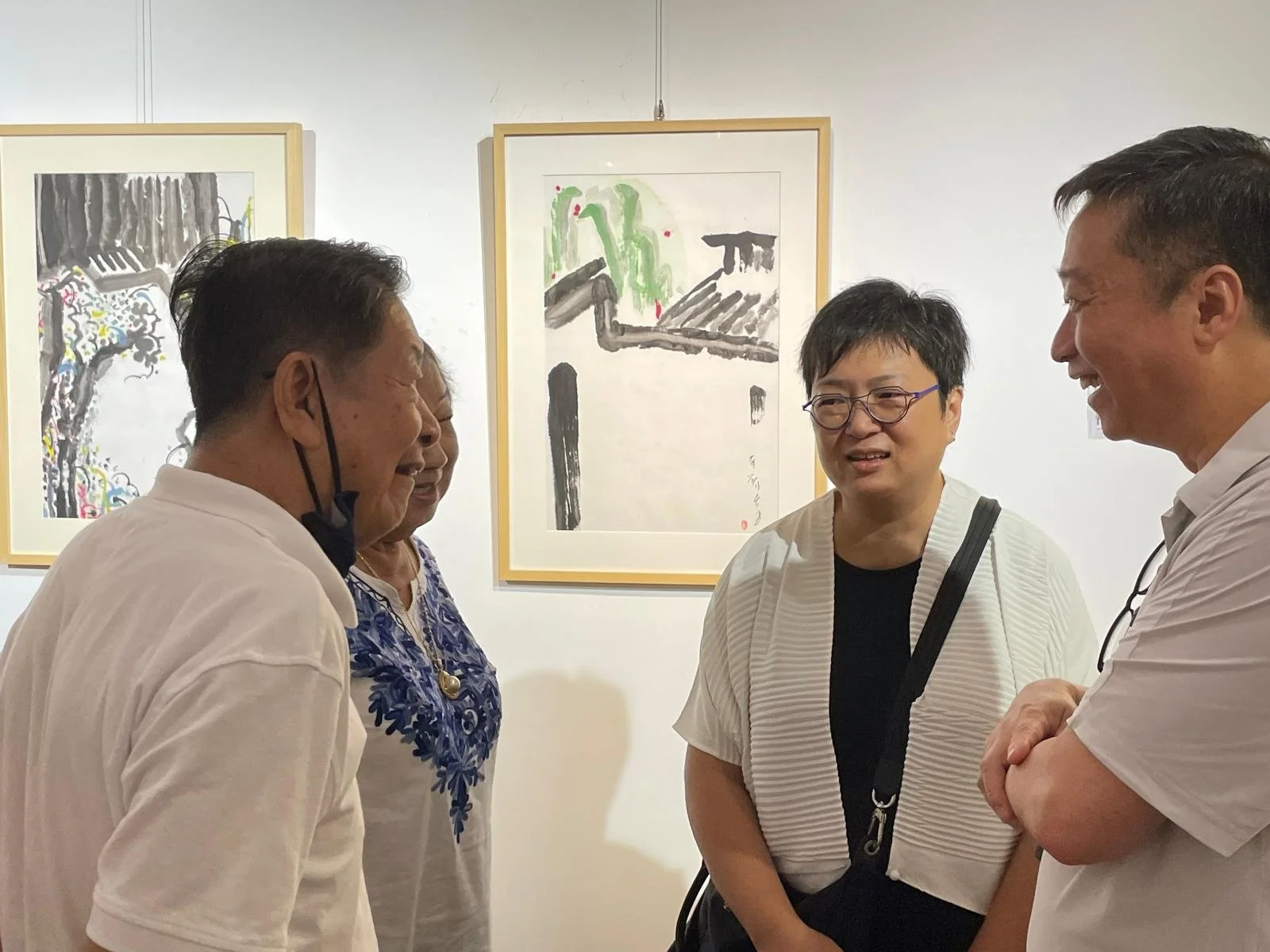 Tan Oe Pang talking to visitors
