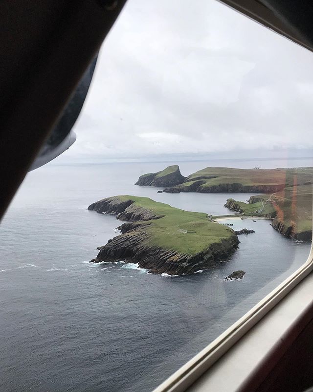 Flying to Fair Isle takes just 25minutes from Tingwall airport and gives wonderful views down Shetland. Catching those first glimpses of the isle are incredibly exciting!
#fairislestudio #creativeresidency