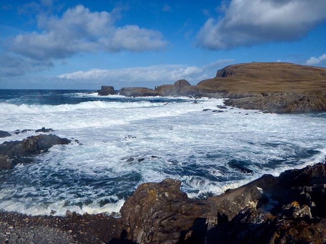 We love a fresh, bright day on the isle 🌊💙
#fairislestudio #fairisle #creativeresidency