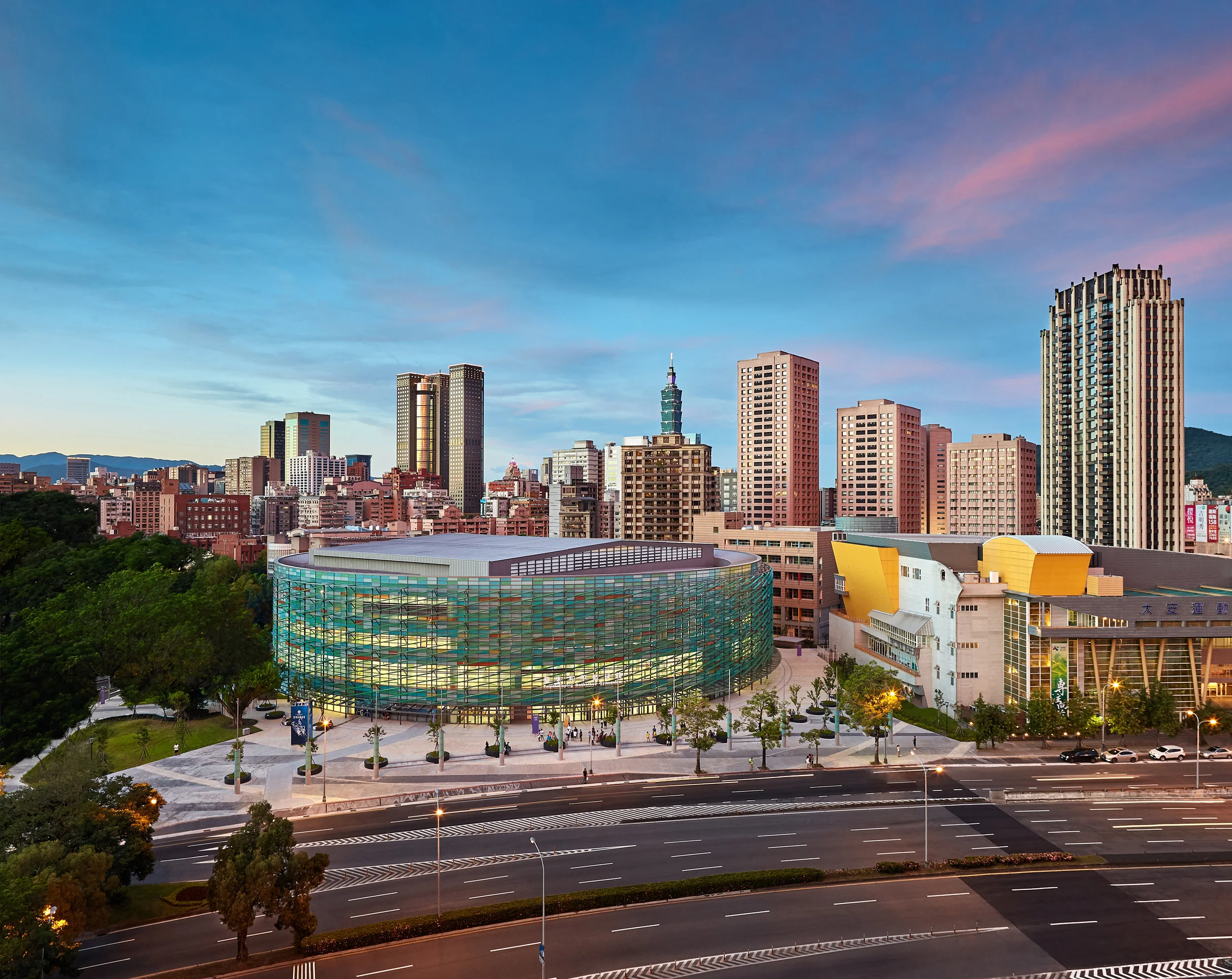 台北市立和平國小暨籃球運動館