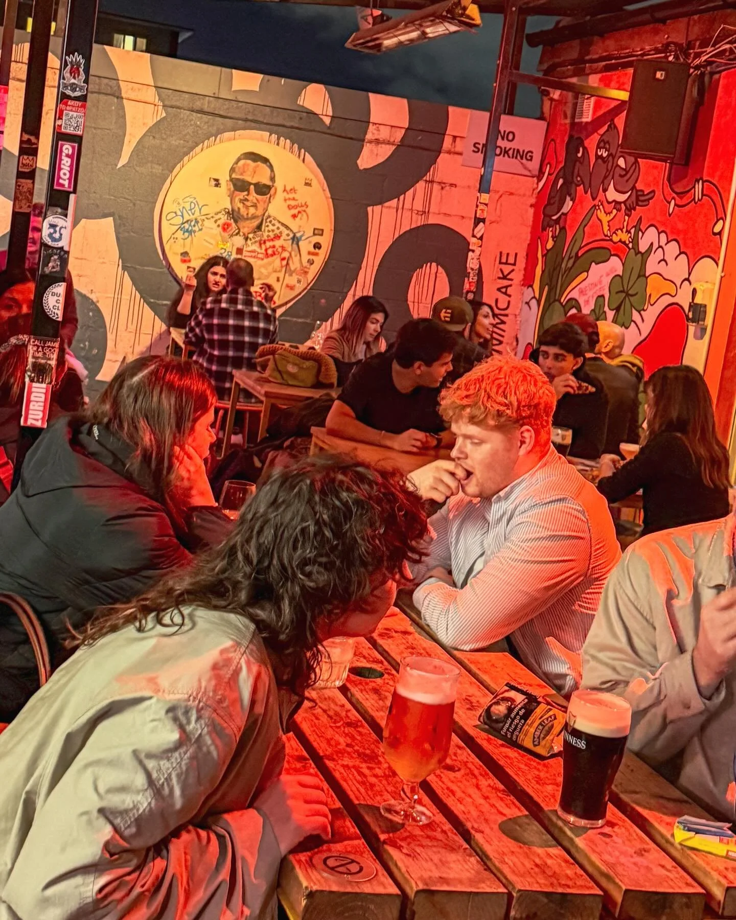 dieses Freitagsgef&uuml;hl 
Luckys doors from 4pm. 
Coke Lane Pizza at your service all evening.