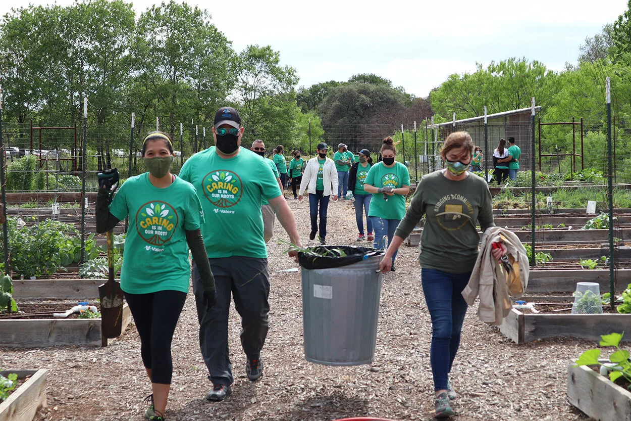 Valero Volunteers in the Park