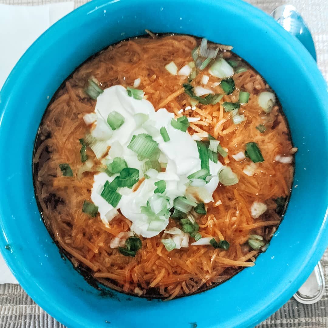 It's chili season! Warm up this cold super bowl weekend with your own steaming bowl! 🌶️🌡️❄️

 #blog #blogger #cooking #dinner #delicious #eat #eater #eeeeeats #foodblog #foodie #foodgasm #foodstagram #foodpics #food #goodeats #homecooking #hungry #