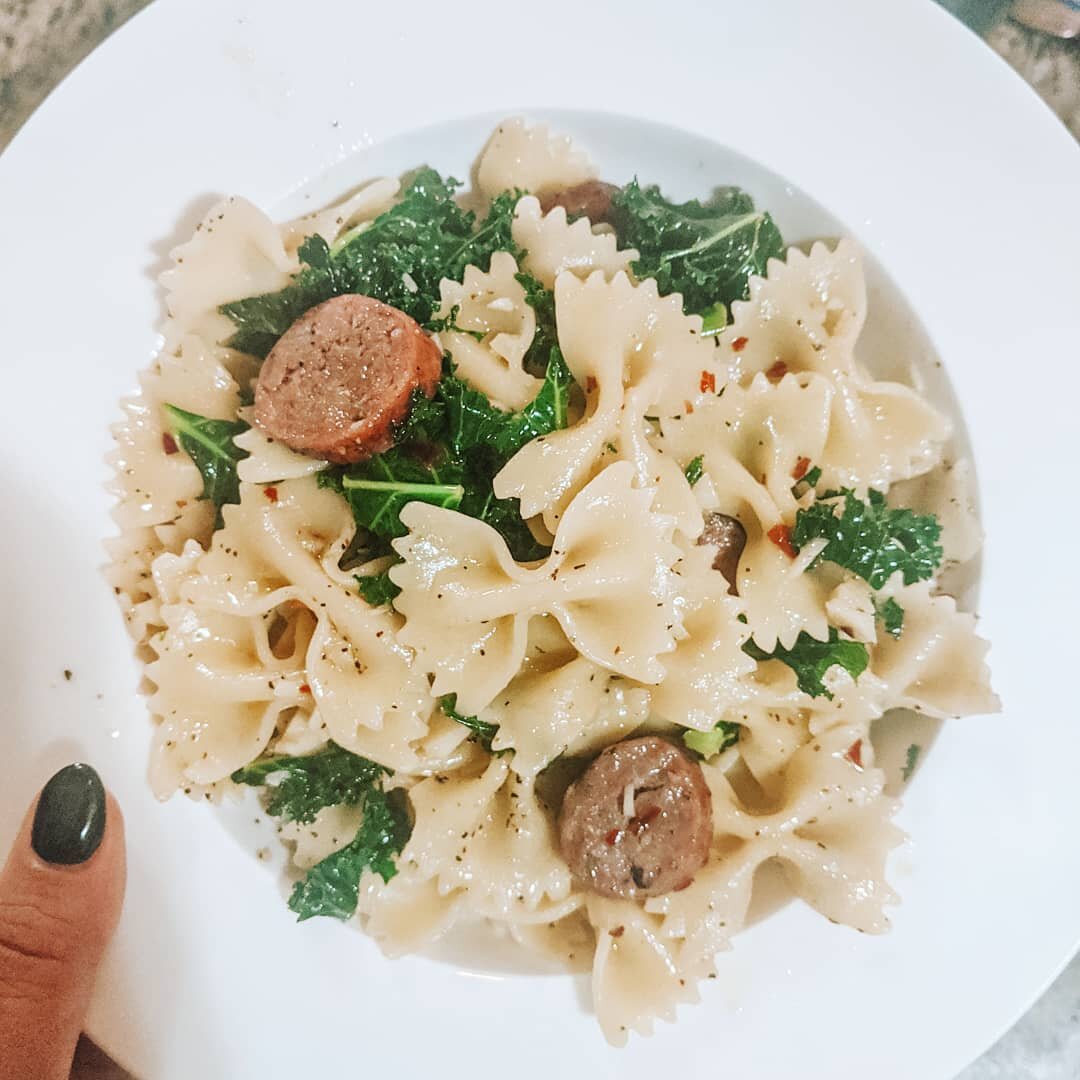 Farfalle &bull; aglio e olio, kale, sausage

 #blog #blogger #cooking #dinner #delicious #eat #eater #eeeeeats #foodblog #foodie #foodgasm #foodstagram #foodpics #food #goodeats #homecooking #hungry #instafood #eatingfortheinsta #foodporn #forkyeah #