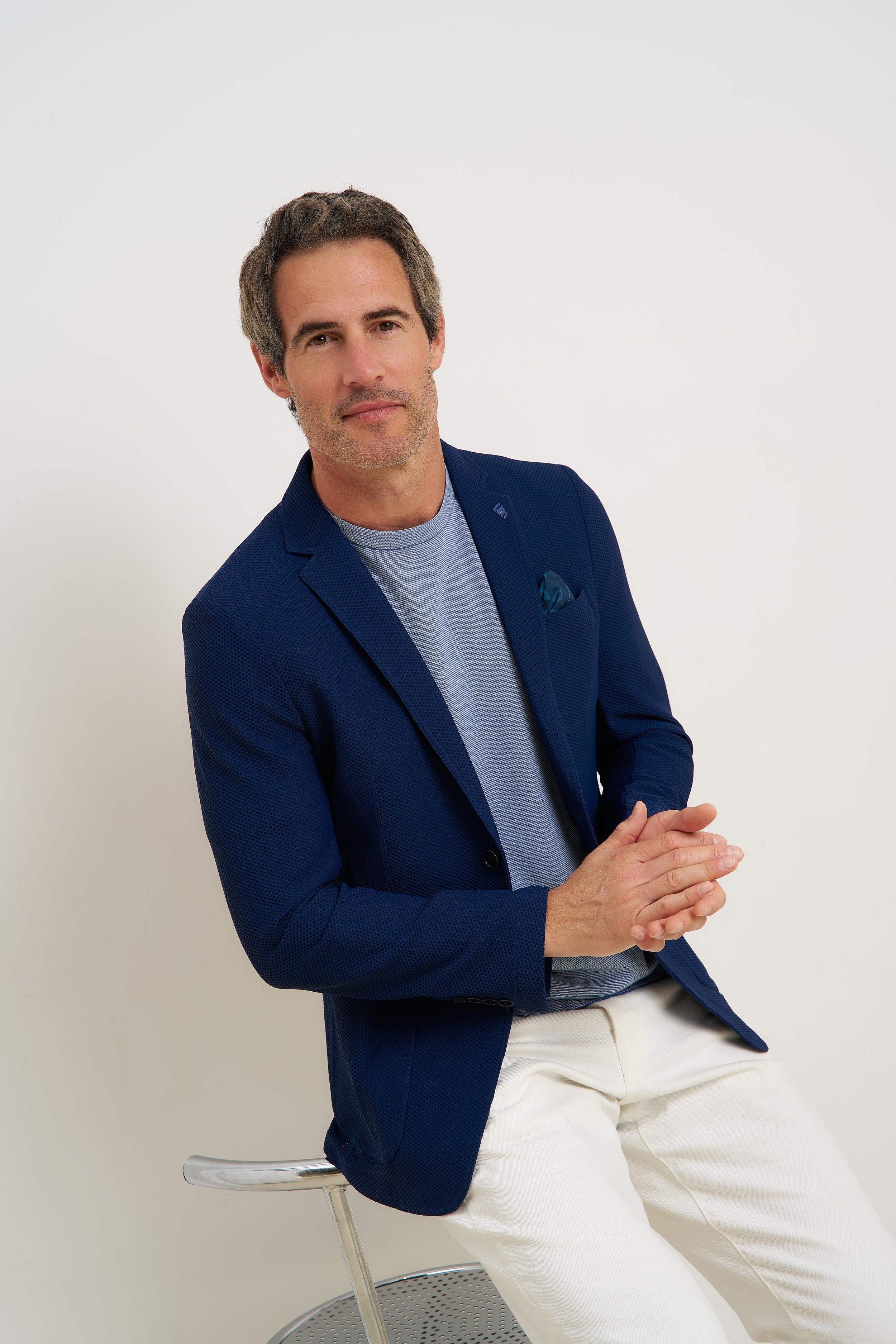 132.TRAVELJACKET.001_014_4.jpg