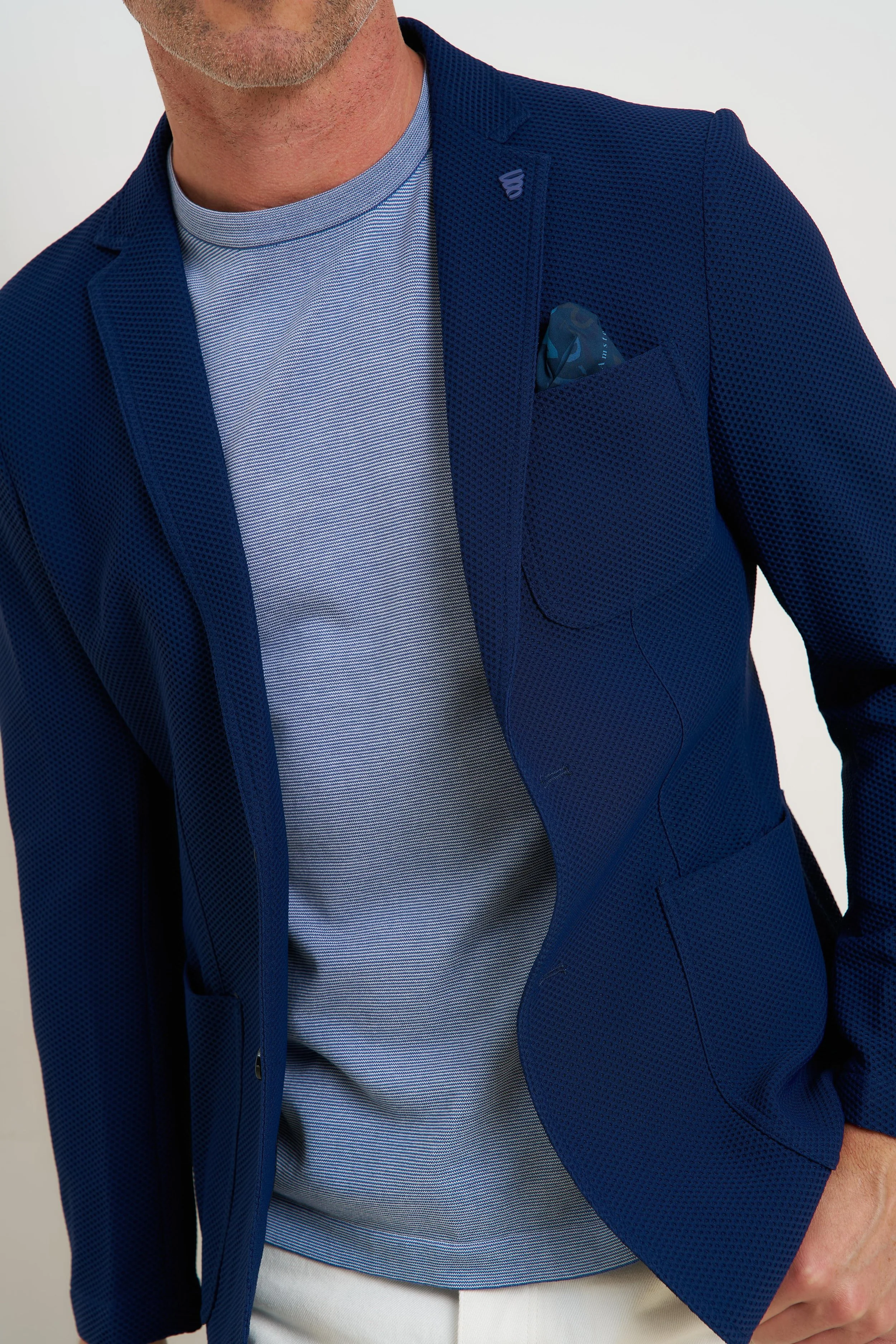 132.TRAVELJACKET.001_014_5.jpg