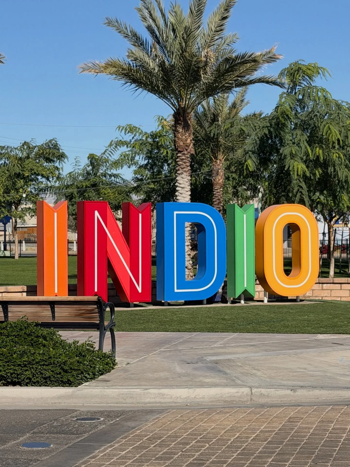 We spent the morning yesterday exploring a bit of downtown Indio while we waited for the RV to be fixed. We grabbed coffee at @everbloomcoffee and a breakfast sammie from @supreme_caffeine and then walked around the area a bit. I love how colorful it