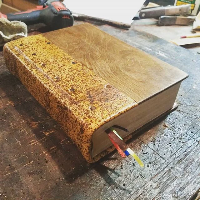 QBB keepin that table saw hot! 😎
#bookbinding #boundtolast #mondaymorning #morningread #finecarpentry #woodworking #woodenbooks #leatherhead