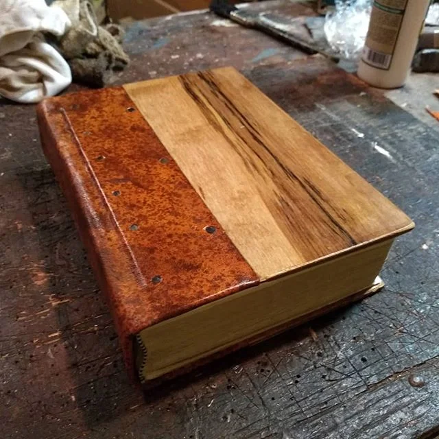 Trippy Birchwood 😳😲🤯 #birchesbetrippin #boundtolast #tuesdayvibes #leathercraft #handmadecrafts #bookshop #deerskin