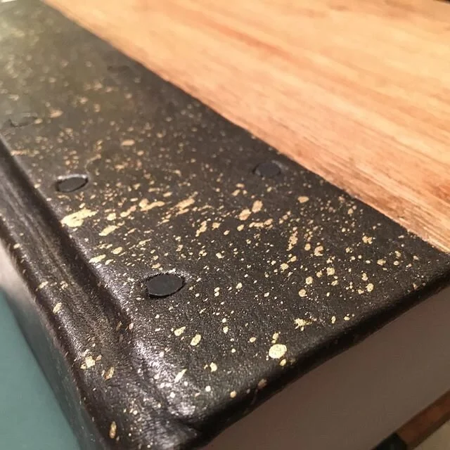 🤩🤩🤩#touchofgold #goldpaint #bamboozled #bamboocraft #leatherworks #woodworking #carpenter #carpentry #bookbinding #boundtolast