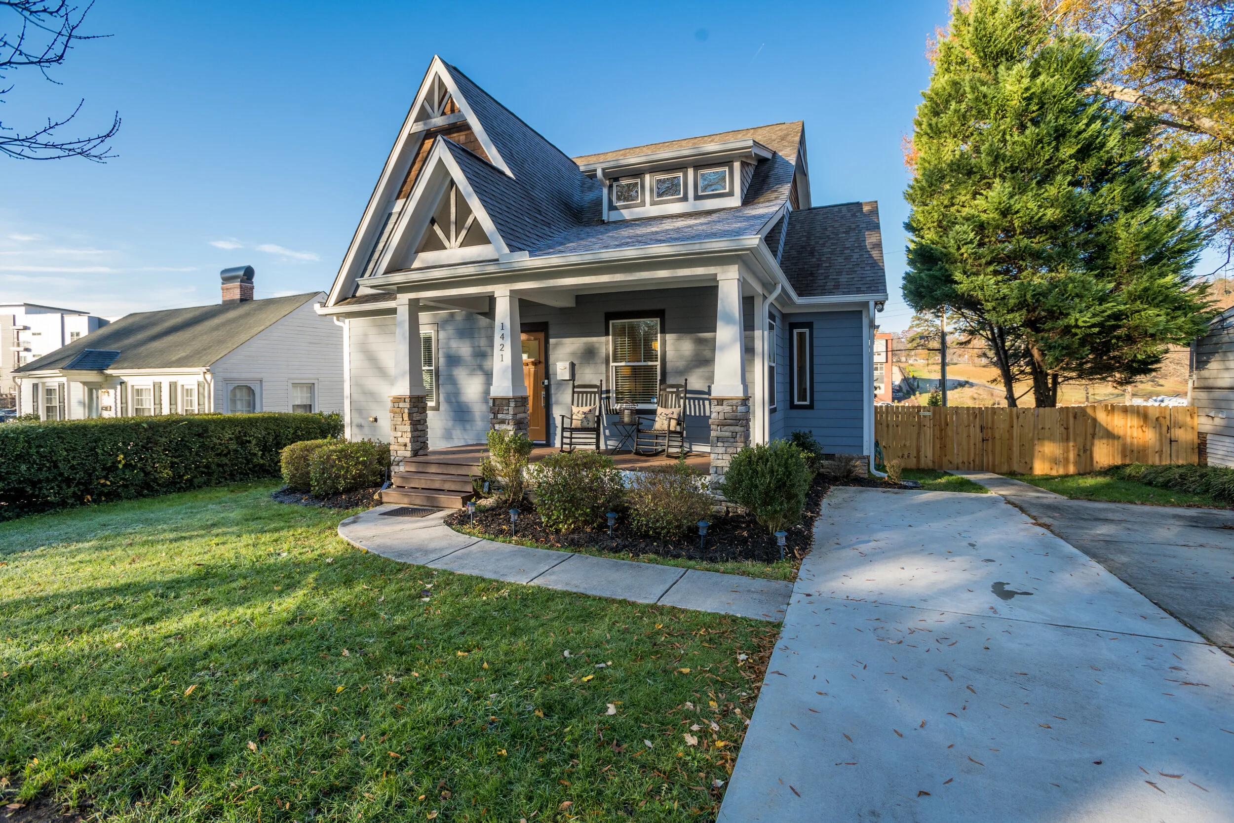 1421 Lyon Court