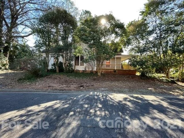 2401 Weddington Ave