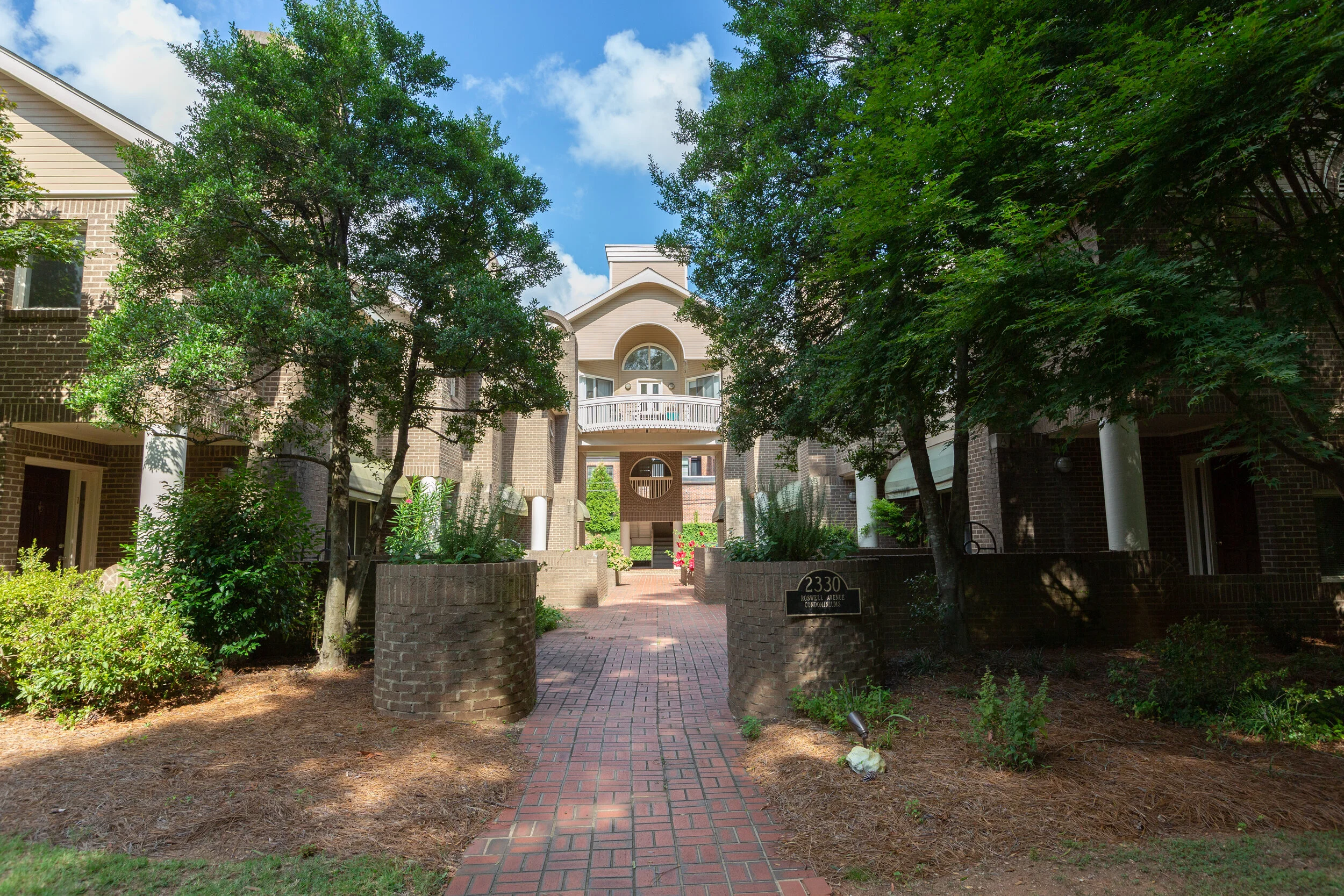 2330 Roswell Ave Apt C