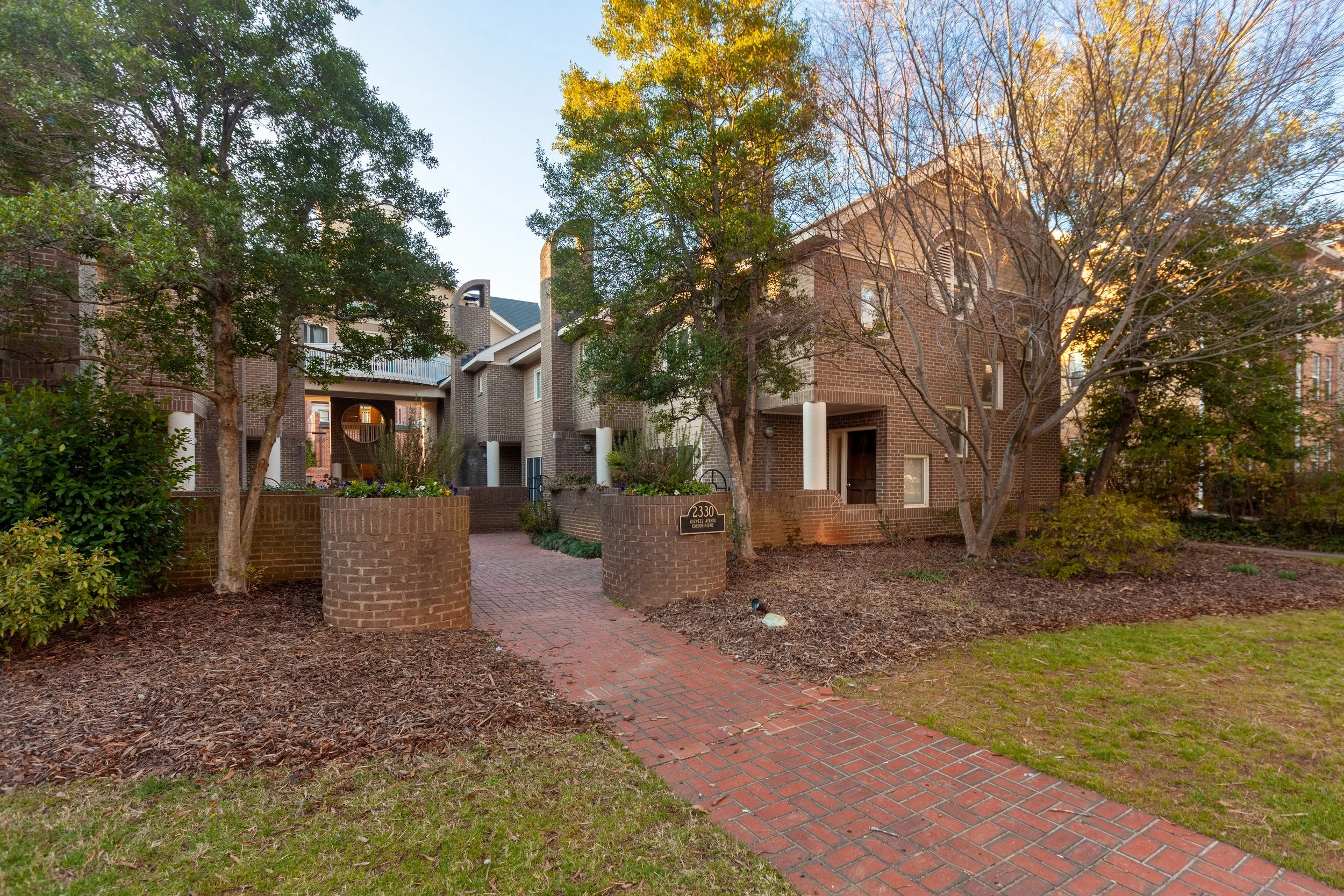 2330 Roswell Ave #A