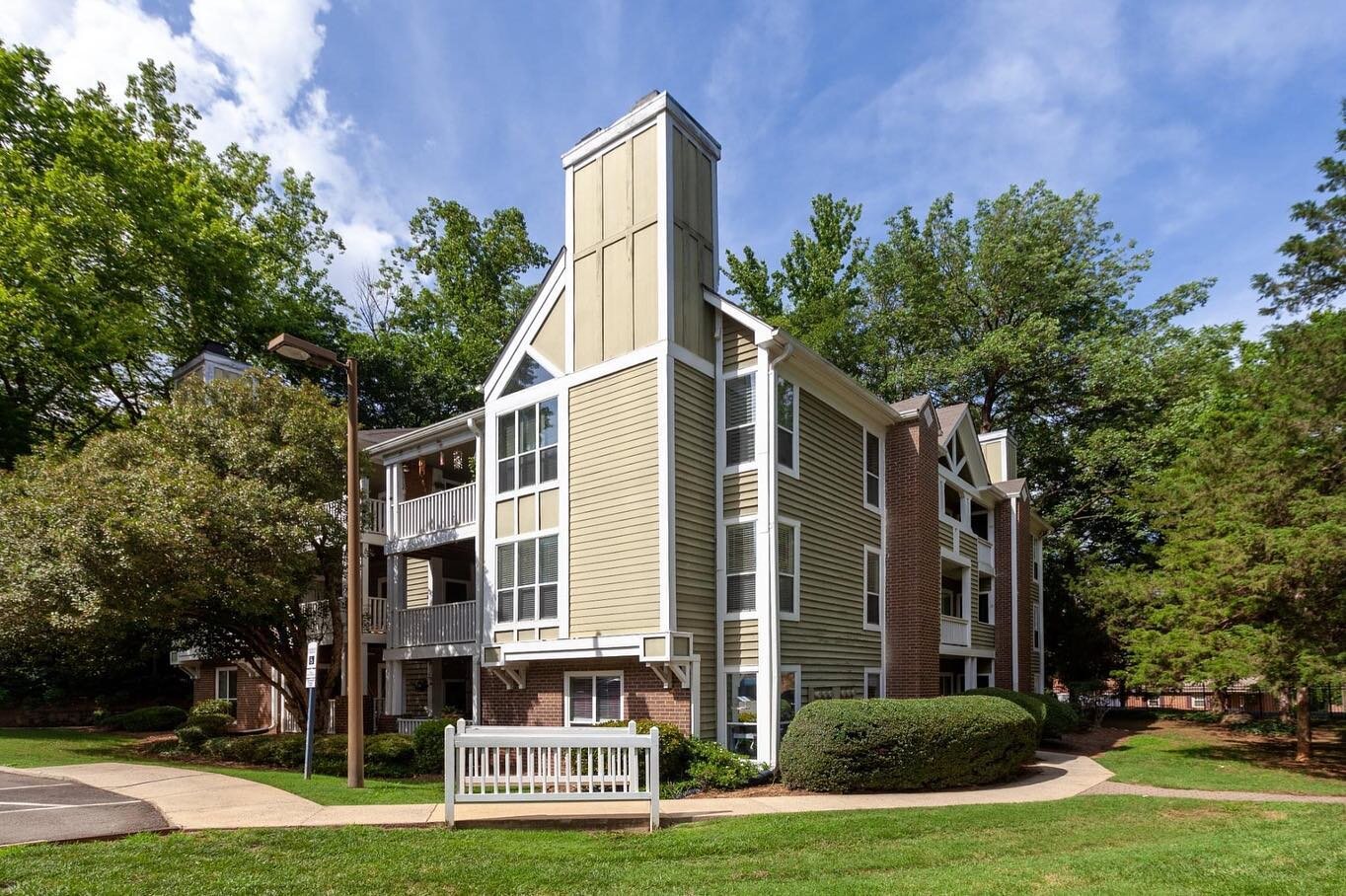 👏 Congratulations to my @nestlewood_realty clients on the sale of their condo at The Villages of Eastover Glen. Some great teamwork, including a big assist from @theconnectorclt , got this one spruced up, staged, and on to a very successful sale
in 