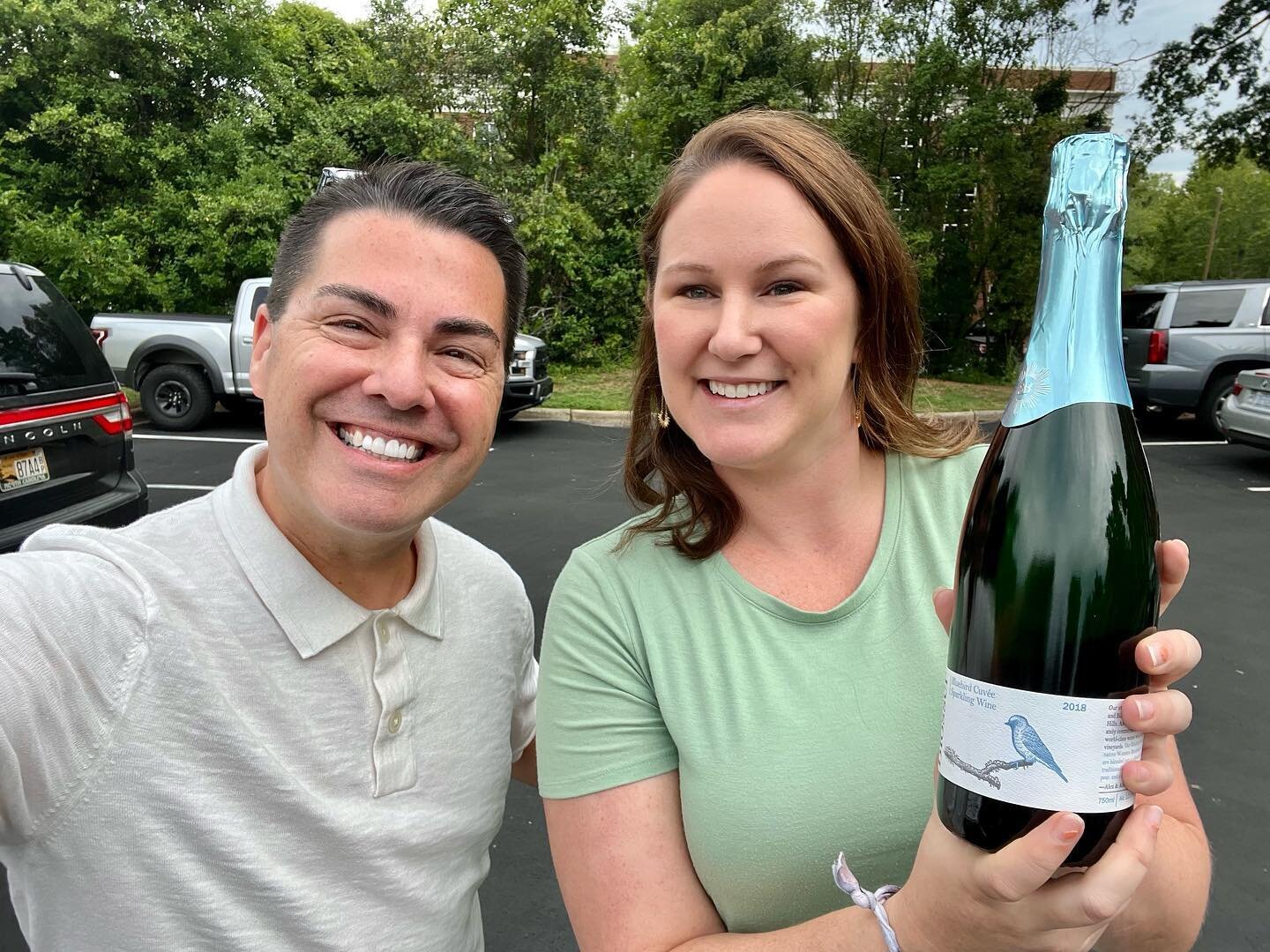 🎉Congratulations🎉 are in order for my @nestlewood_realty client, Lauren, on the full price sale of her townhome in #southcharlotte. She had it styled beautifully, and it attracted the perfect buyer. 👏🏻

Now, on to our next adventure... some fun ?