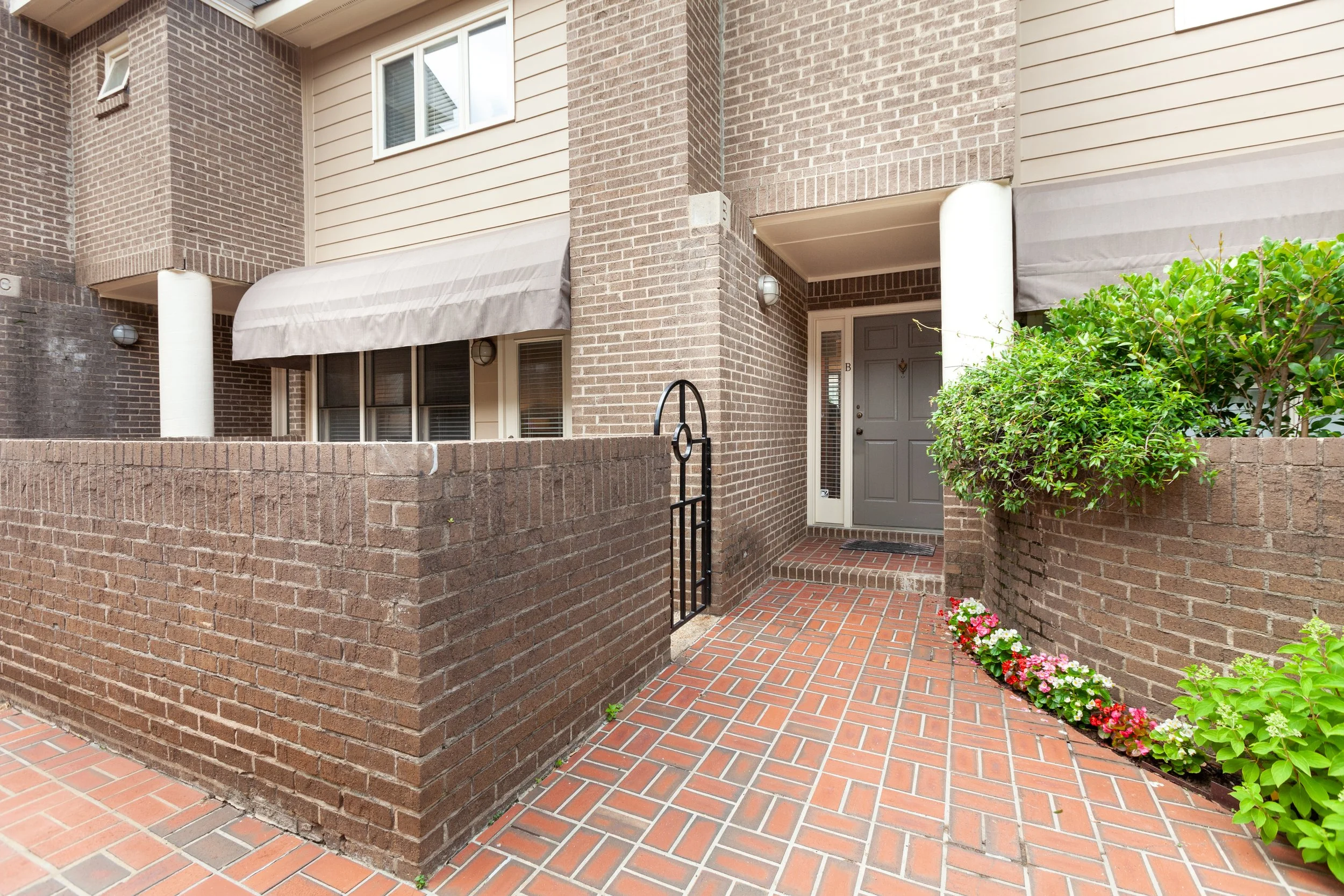 2330 Roswell Ave Unit B 