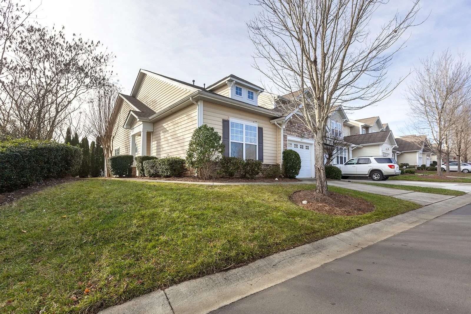 320 Park View Dr