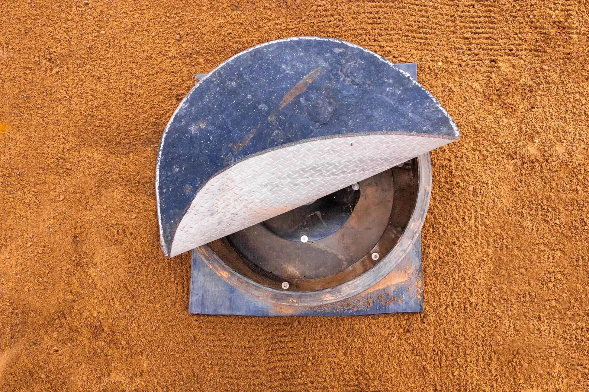 2019_Double_D_covered_mineral_feeder_02.jpg