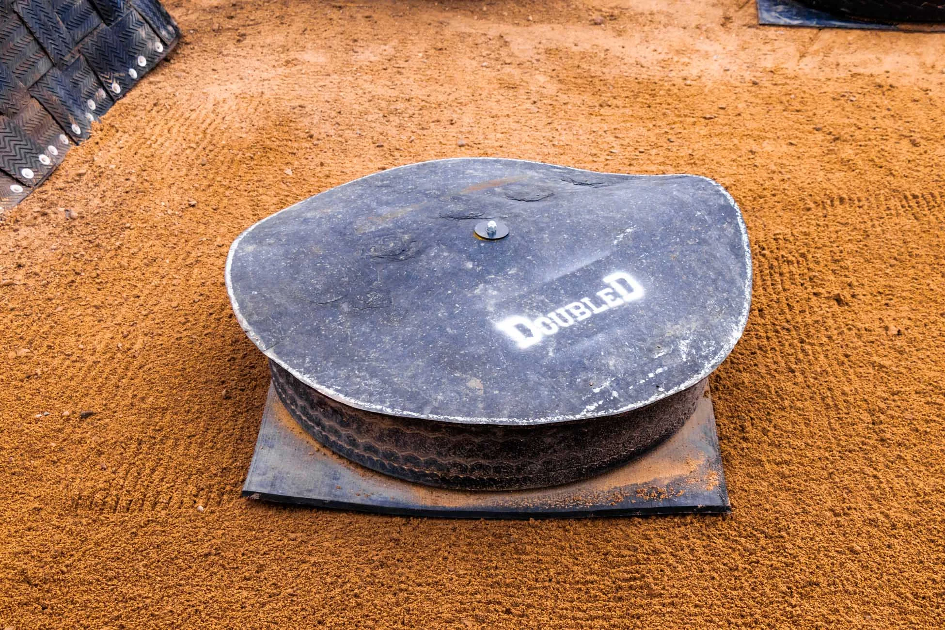 2019_Double_D_covered_mineral_feeder_03.jpg
