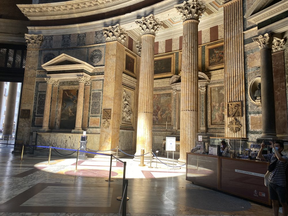 Rome pantheon light.JPG