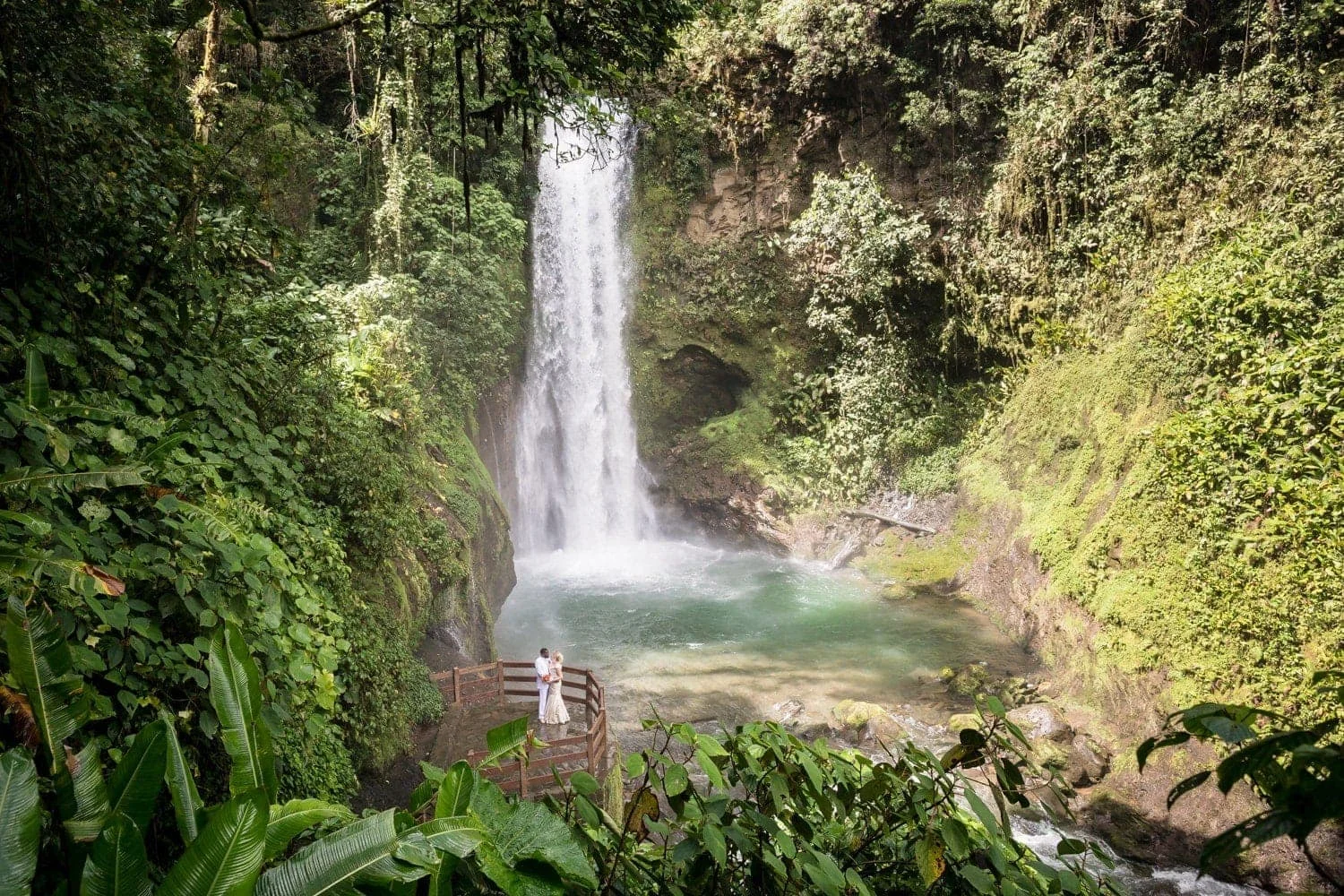 Janet-Thad-wedding-photos-La-Paz-Waterfall-Gardens-Costa-Rica-1.jpg